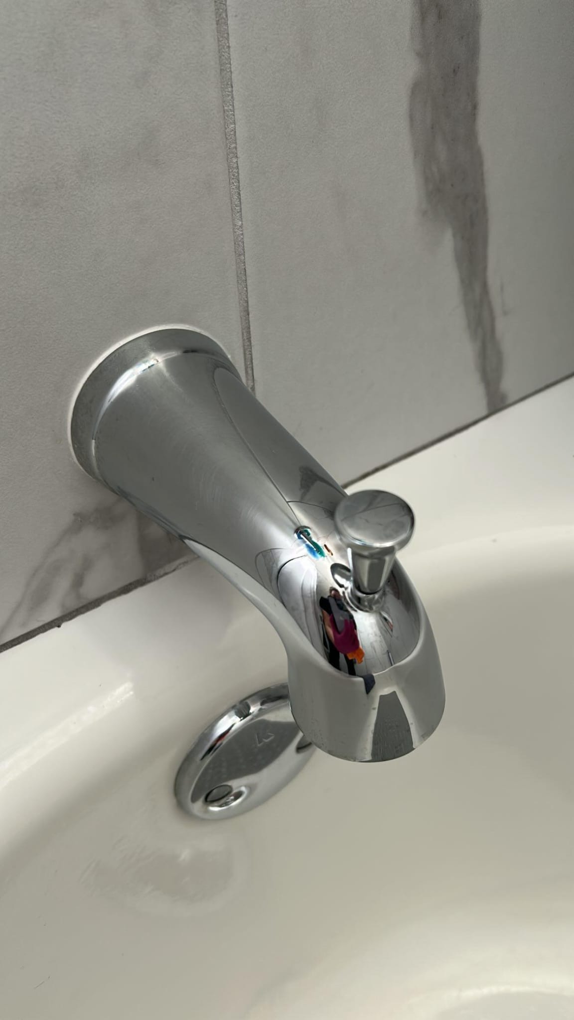 Polished chrome bathtub spout and drain